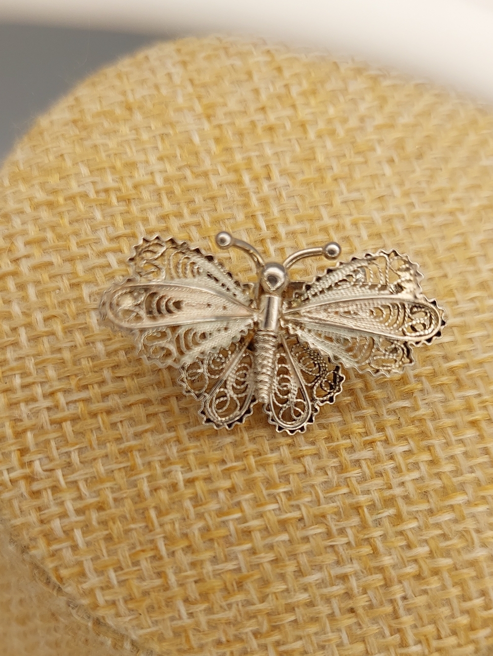 800 Silver 2.96 g Stamped Delicate Filigree Vtg Butterfly C Clasp Brooch